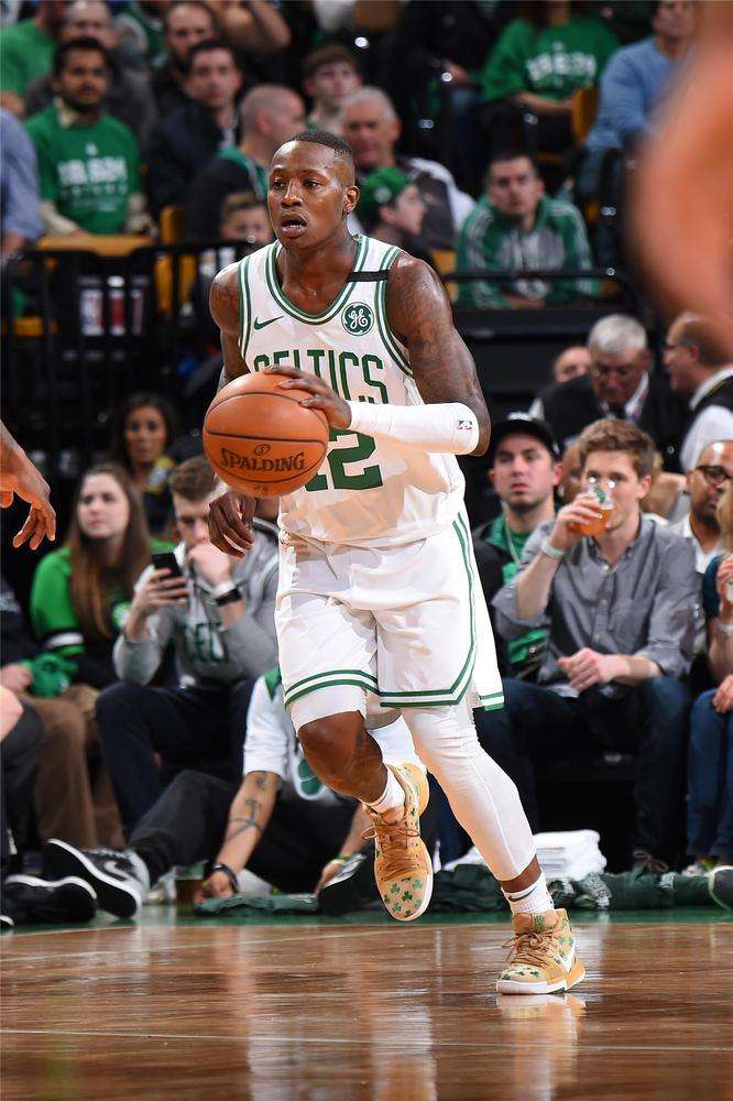 在场上的发 在场上的发