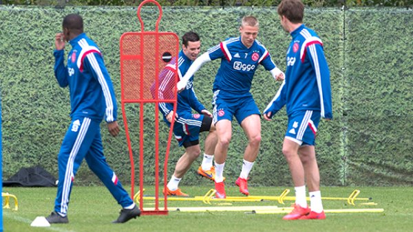 承担主要持 承担主要持