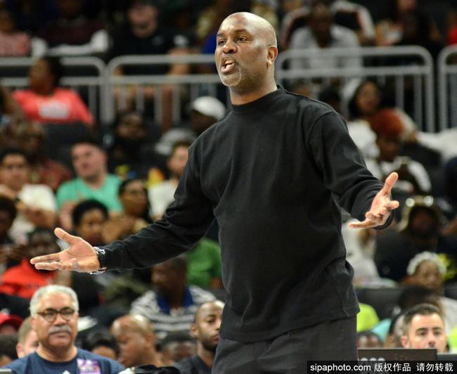 显得异常犀 显得异常犀