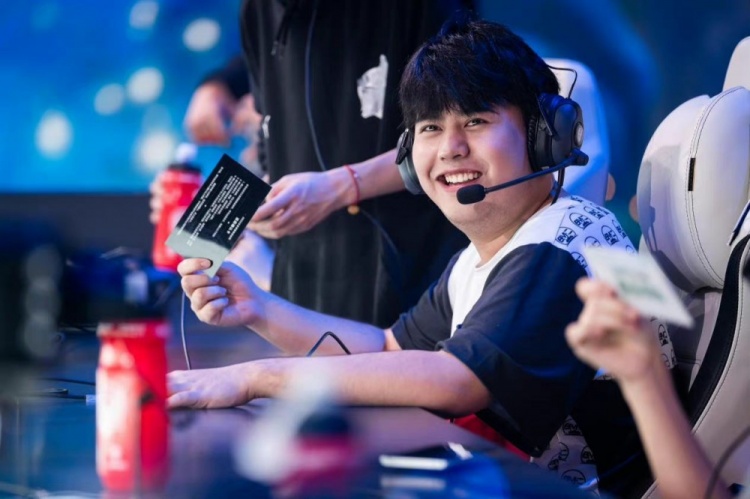 既能通过传 既能通过传